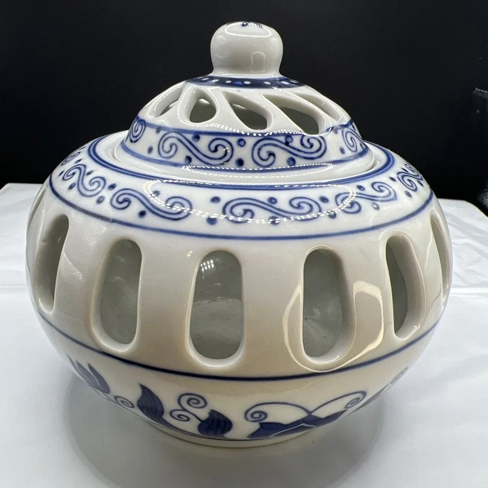 Bombay Company Blue & White Porcelain Chinoiserie Potpourri Tealight Incense Jar